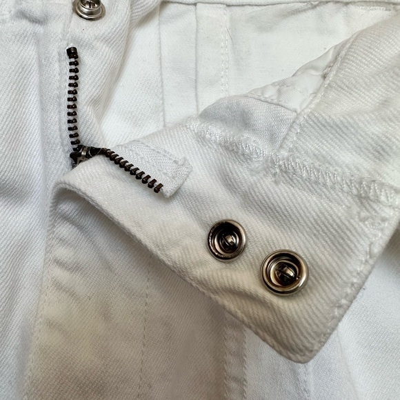 Rag & Bone Denim High Waisted White Denim Belted Mini Skirt With Contrast Piping - Picture 8 of 11